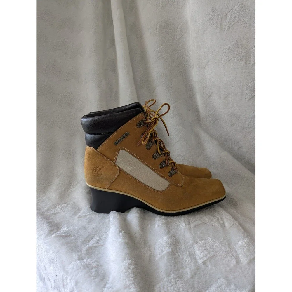 Women's Timberland Wedge Chukka  Boots - Size 7.5